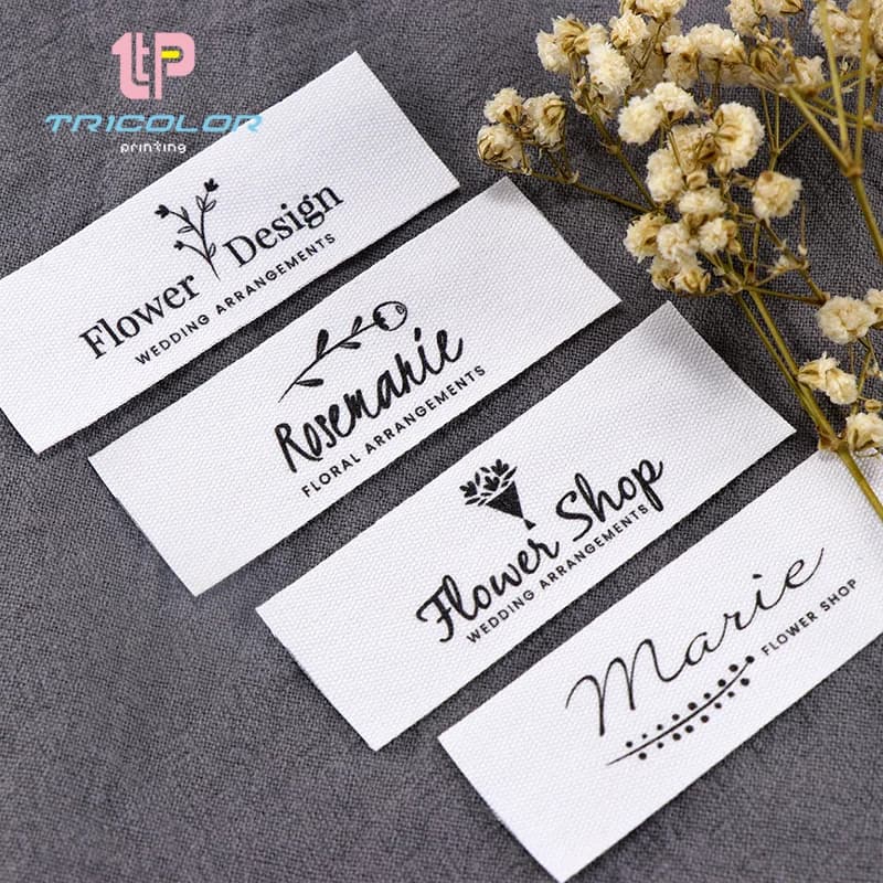 Etichetta per abbigliamento personalizzata da 20 * 60 mm etichetta personalizzata in tessuto di cotone organico di marca logo o etichetta per cucire testo 10-100 pezzi