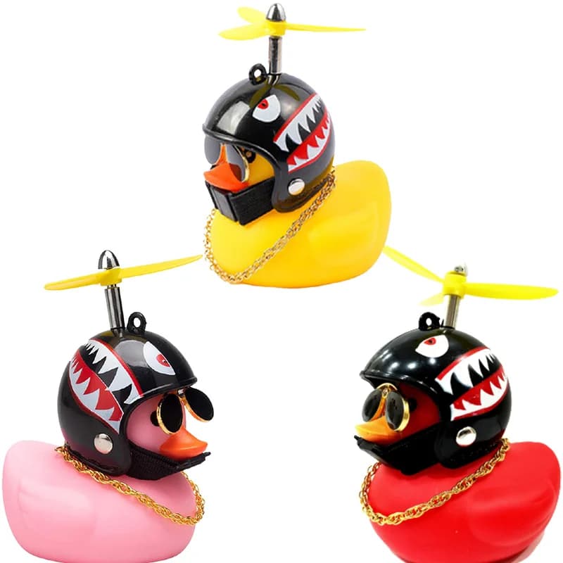 Ornamenti per auto Simpatico piccolo anatra gialla con elica per casco per bici moto senza luci Accessori interni per auto anatra rossa