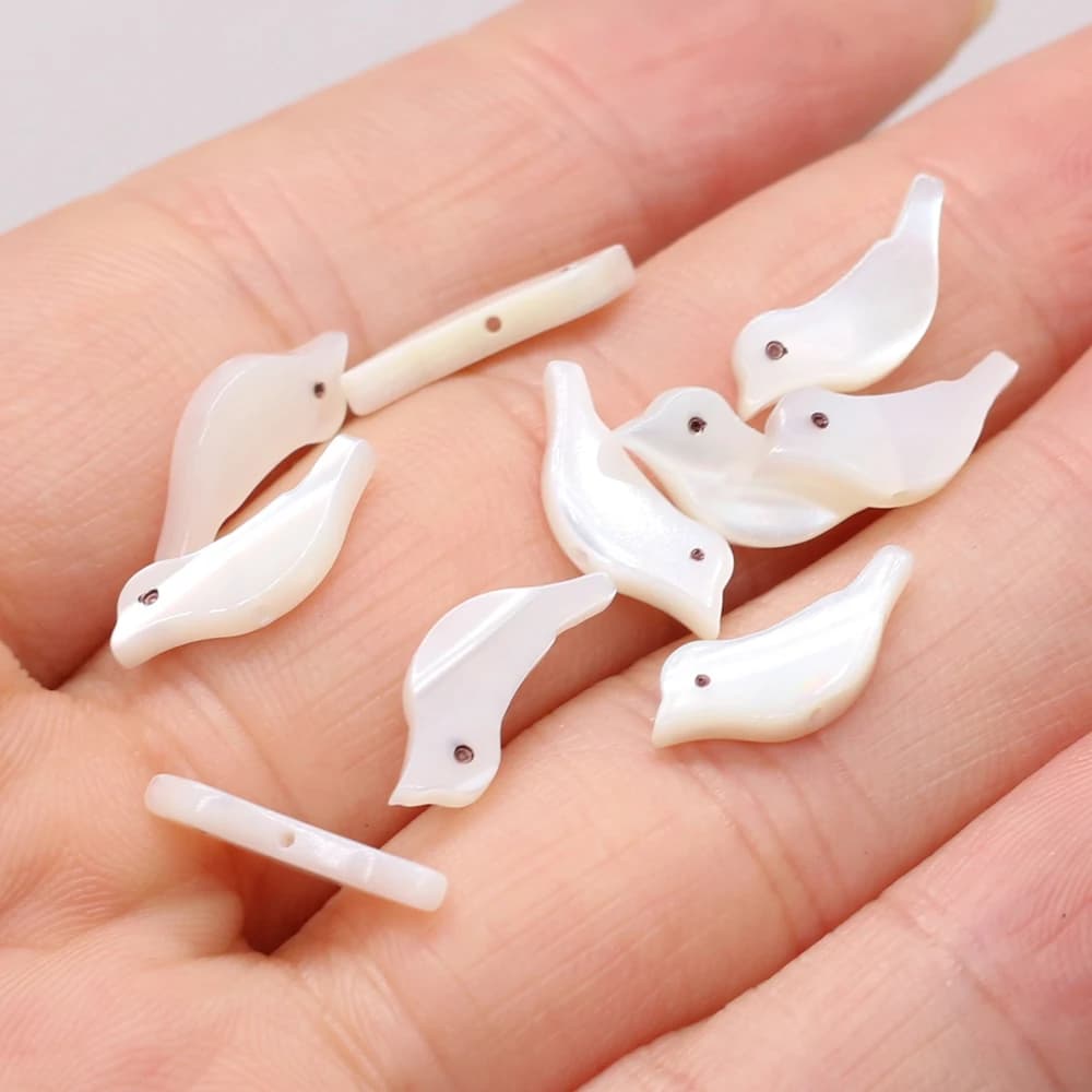 5 pezzi di perline di conchiglia di uccello bianco carino a forma di uccello perline di madreperla naturale MOP per la creazione di gioielli braccialetto orecchino collana fai da te