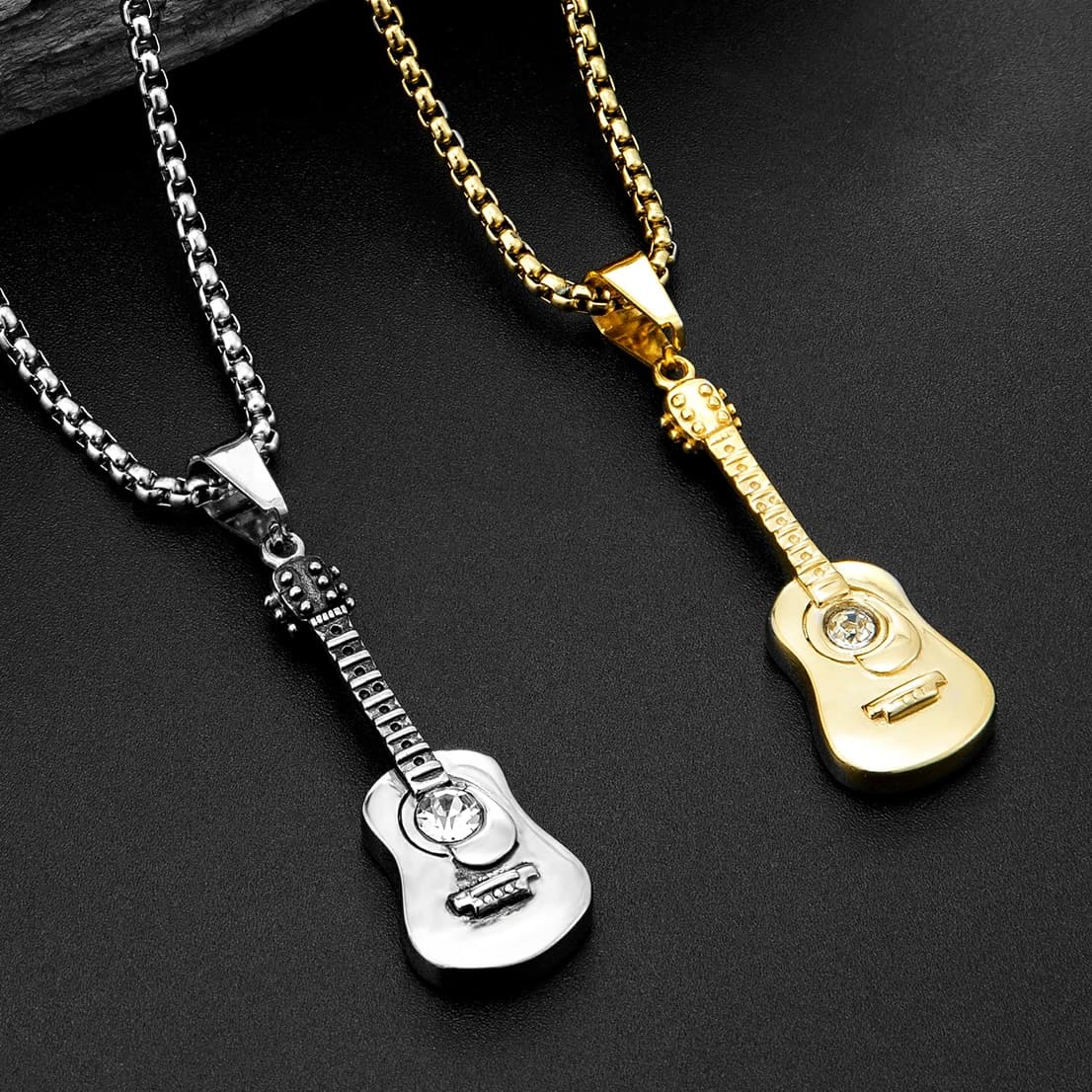 Collana con ciondolo a forma di chitarra punk Collana in acciaio inossidabile per uomo o donna Collane Gioielli Hiphop Rock Slide Music Element maglione Catene
