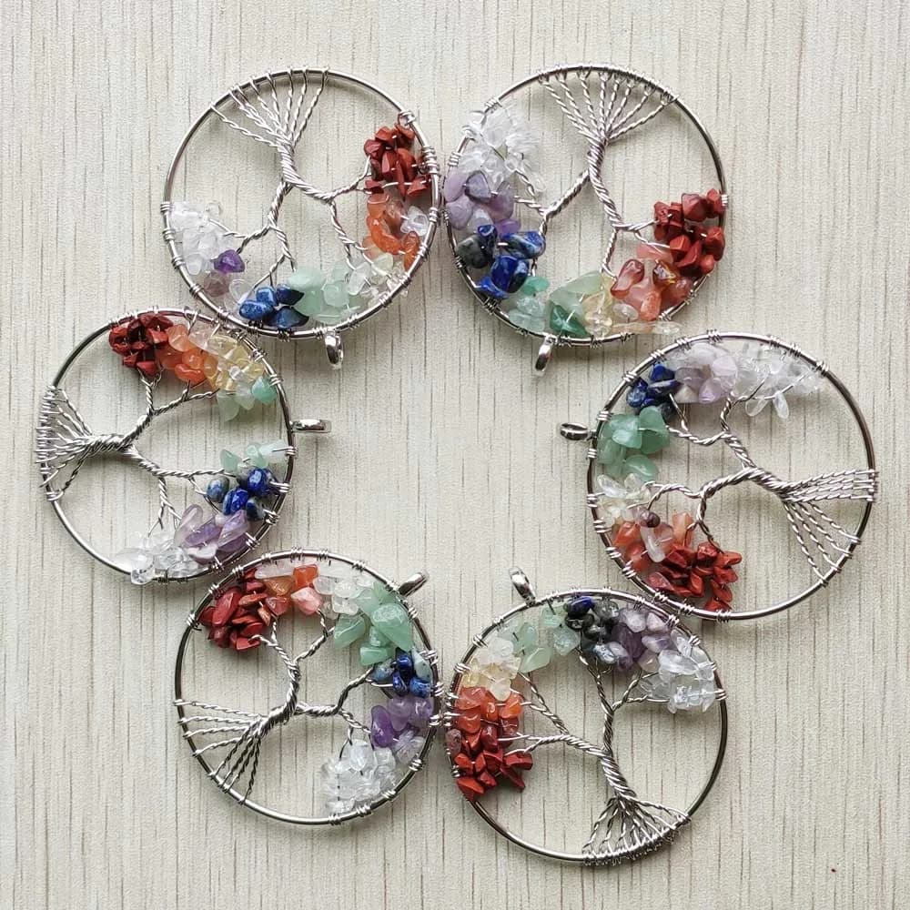 Ingrosso 12 pz. Ciondoli pendenti artigianali con albero della vita in pietra naturale 7 chakra, avvolti in filo, 50mm, per creazione gioielli