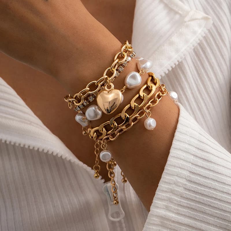 Braccialetti alla moda con chiusura a catena di perle barocche per le donne Bracciale per amanti del cuore di cristallo Bracciale rigido punk Bracciale regalo di gioielli femminili