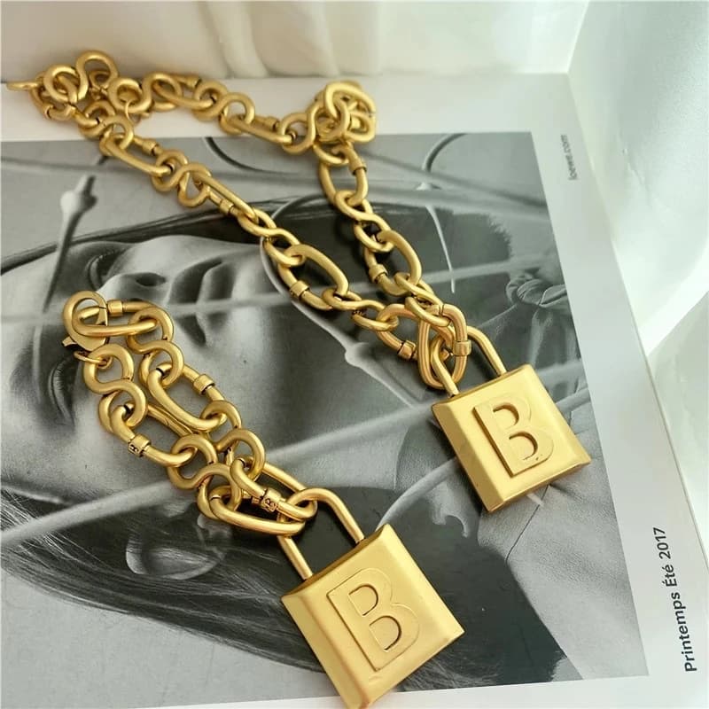 Collana con bracciale a catena spessa in metallo grosso vintage Collana con ciondolo con lucchetto a lettera geometrica Accessori per gioielli punk da donna di moda