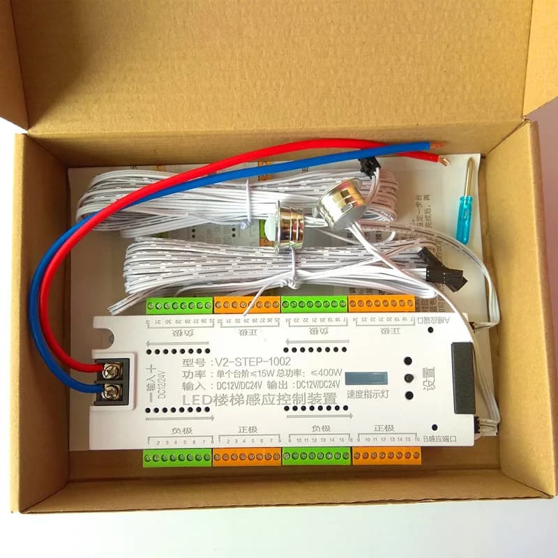 Controller sensore di movimento LED per scale DC 12V 24V 32 canali dimmer per luce notturna PIR per interni per scale striscia flessibile