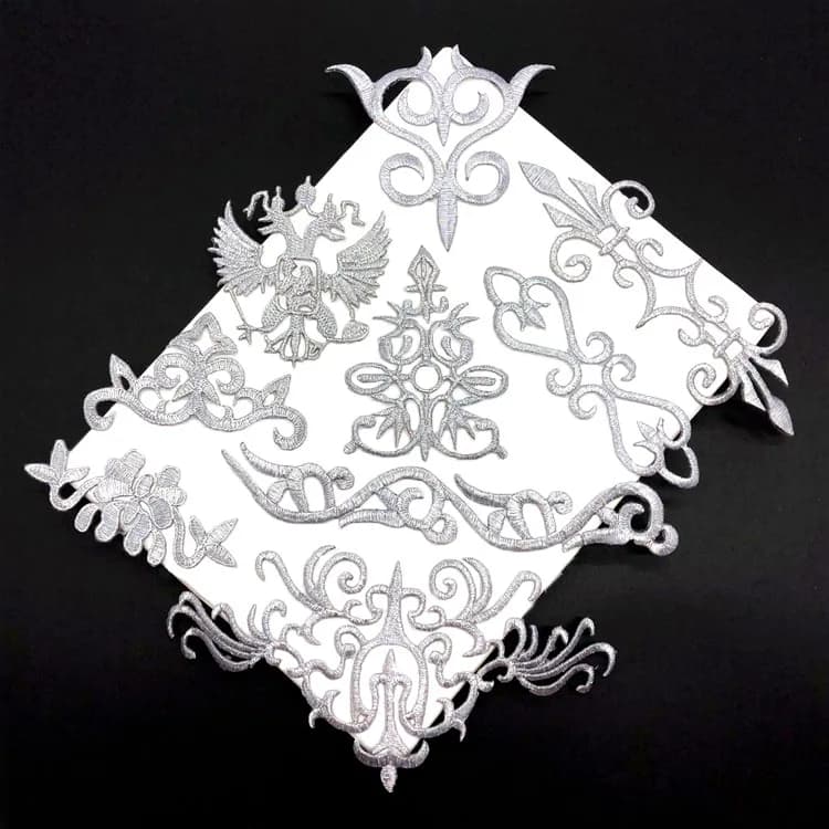5Pcs Argento Retro Ferro su Appliques in Capi di Abbigliamento Articoli Per Cottura A Vapore Vestiti Zona Del Ricamo Autoadesivo del Tessuto di Ferro Sulla Zona Del Mestiere di Cucito