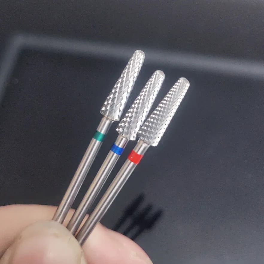 Punta da trapano per unghie in carburo di tungsteno Fresa Macchina per manicure elettrica Attrezzatura per cuticole Pulite Bava Accessori per pedicure Strumenti