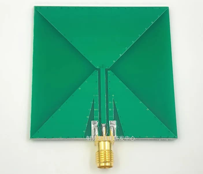 nuovaAntenna Bluetooth WiFi LTe dipolo
