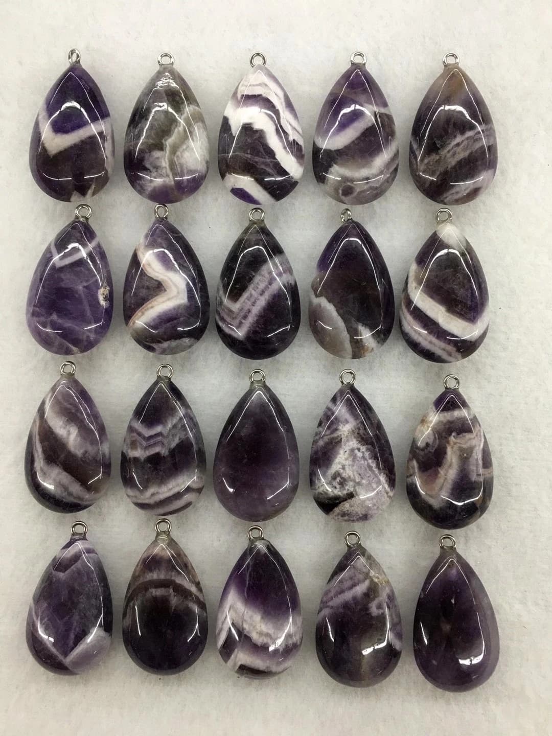 Commercio all'ingrosso 10 pezzi denti di cane ciondolo con perline di ametista collana di gioielli con pietre preziose a forma di pera fai da te 32 mm per gli amanti degli animali domestici