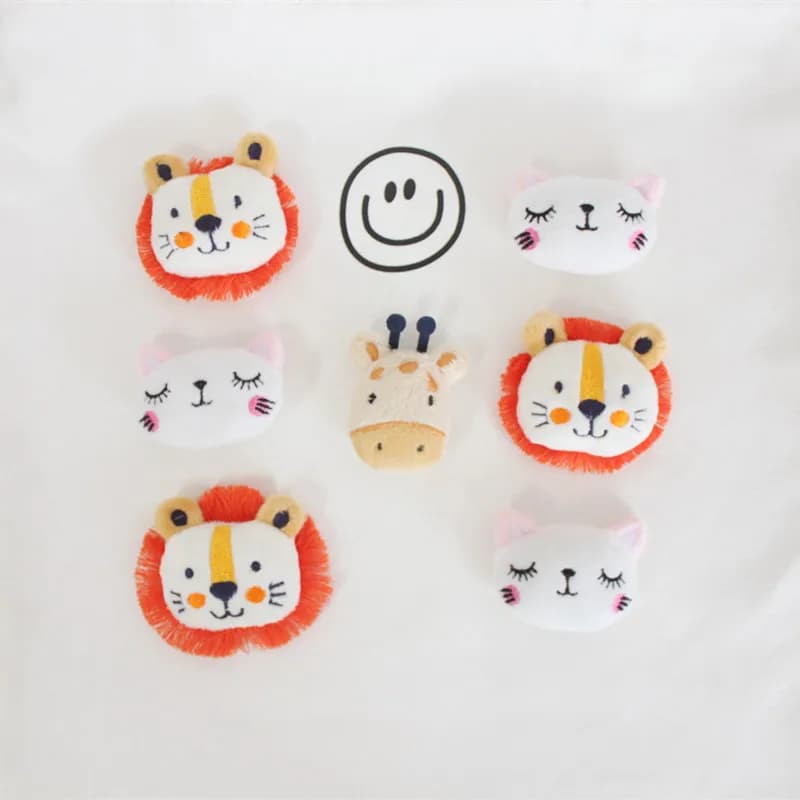 10 pz/lotto Cartoon peluche leone gatto giraffa bambola bambino panno patch Applique artigianato per ragazza accessori di abbigliamento e borsa decorazione