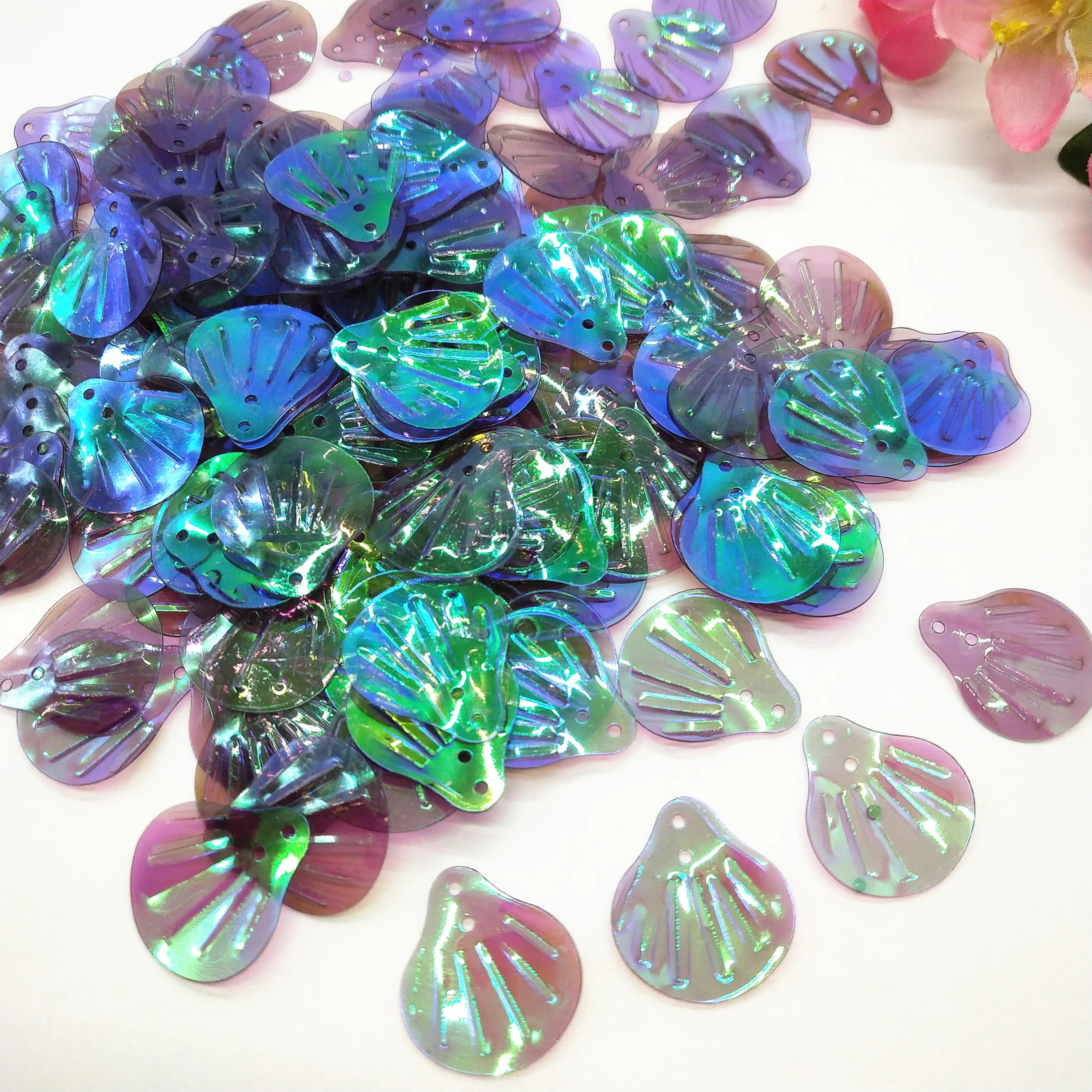 400pcs 18 millimetri di Grandi Dimensioni Borsette Sequin Allentato Paillettes PVC per L'artigianato di Cucito Accessori FAI DA TE Trasparente Luce Viola AB