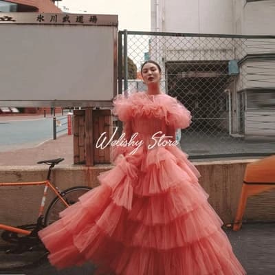 Abiti da ballo Extra gonfi in Tulle drappeggiato di corallo di moda abiti da festa eleganti in Tulle lungo per eventi formali per abito da donna con volant