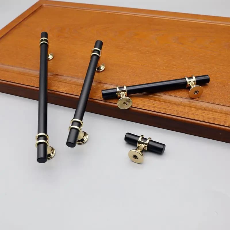 Maniglia moderna semplice armadio porta cassetto scarpiera ferramenta per mobili maniglie per porte in oro nero maniglie per mobili da cucina