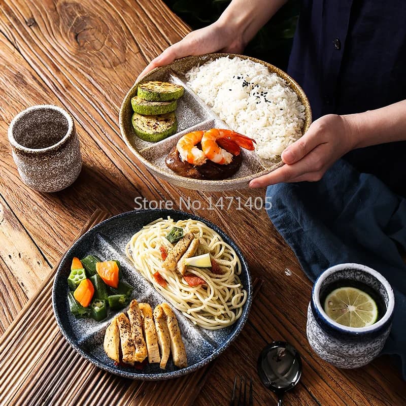 Poses in Japanese style weight loss plate grid ration fat reduction home plate breakfast plate for adults food plate for a person