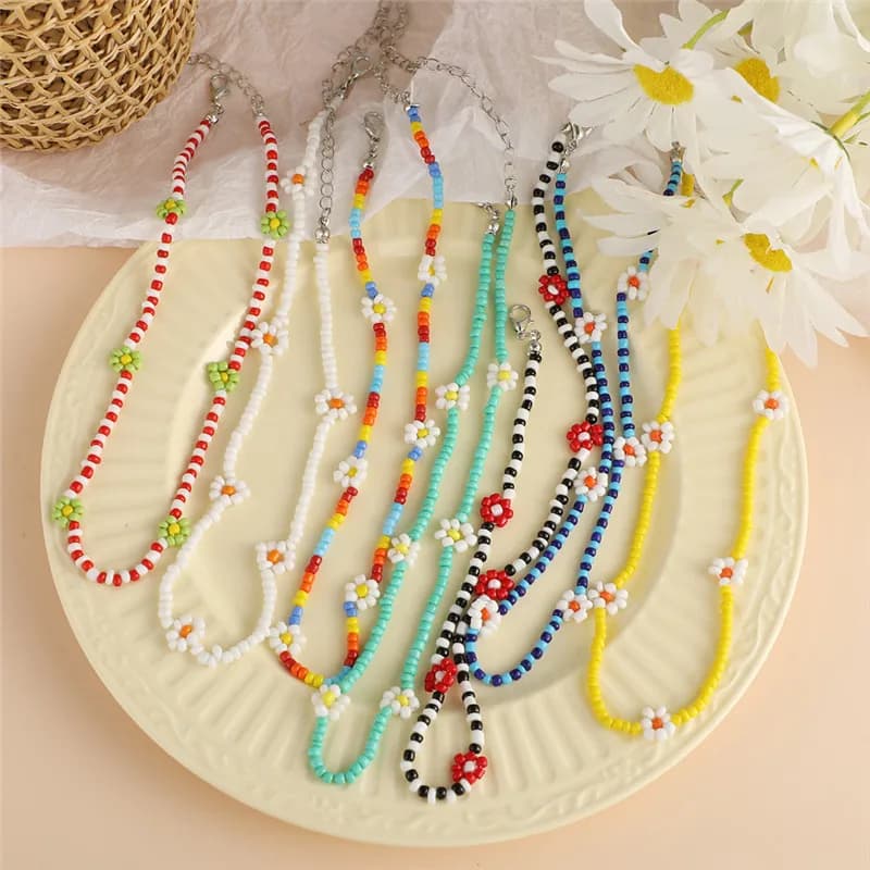 Hand-made daisy flower seed beads Bohemian necklace simple crew neck Jewelry gift with colorful collar wild woman fashion