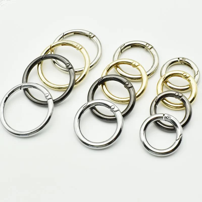 Porta a molla in metallo O Ring Portachiavi apribile Borsa in pelle Cintura Fibbia Catena per cani Chiusura a scatto Clip Trigger Bagagli Artigianale in pelle