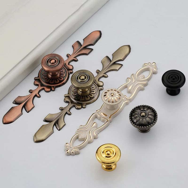 Maniglie per porte per mobili decorative in stile europeo di vendita calda Maniglie a filo per cassetti in metallo in lega di zinco per cucina, bagno, camera da letto