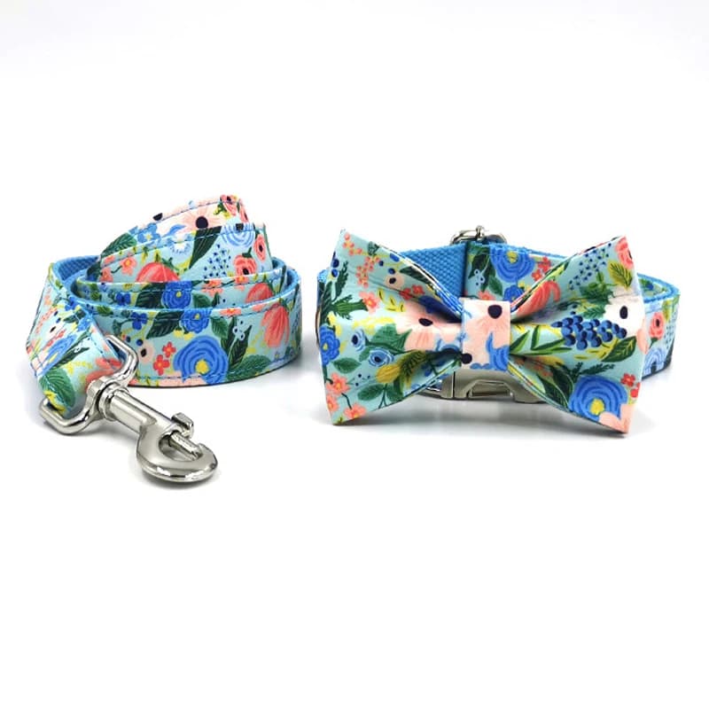 Collari per animali domestici per cani Incisione laser Nome personalizzato Collare per cani Papillon durevole regolabile Collare per cani e guinzaglio Set floreale blu