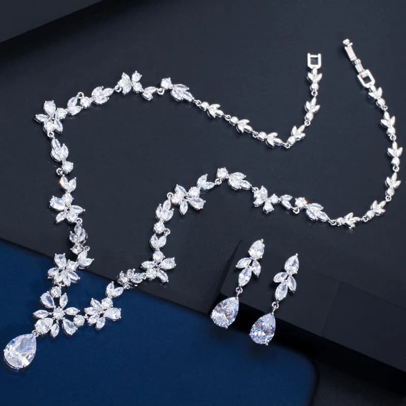 BeaQueen Exquisite Shiny CZ Crystal Cluster Flower Drop Earrings Necklace Sets for Brides Elegant Wedding Dress Jewelry JS089