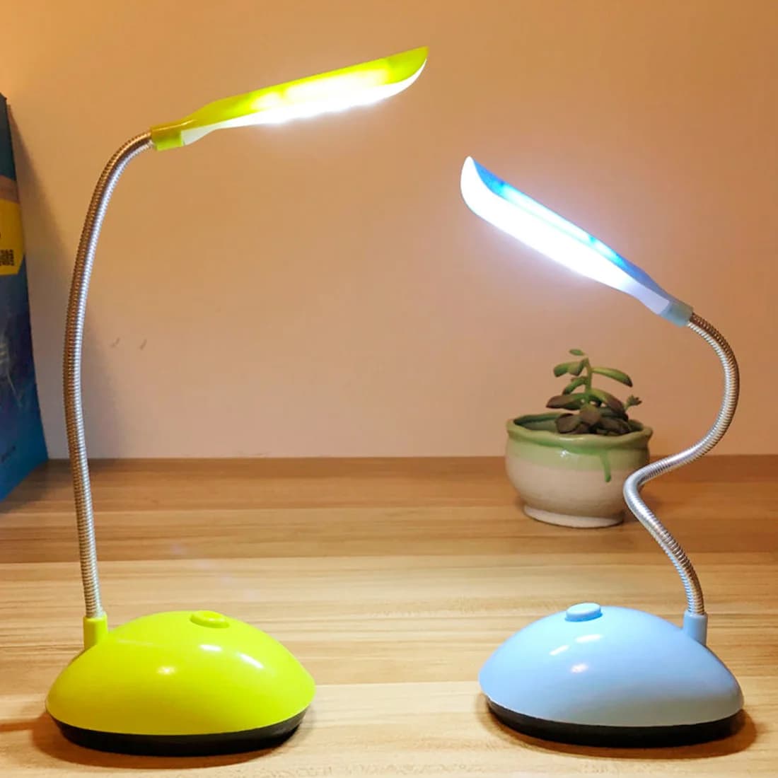 Lampada da lettura a LED a batteria lampada da tavolo flessibile lampada da tavolo pieghevole lampada da studio da lavoro per ufficio studente per bambini
