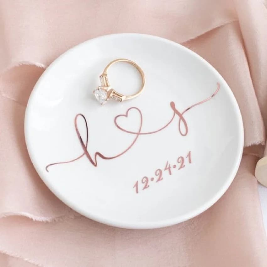 Piatto per anelli personalizzato supporto per fedi nuziali regalo di fidanzamento compleanno piatto per fedi nuziali personalizzato spettacolo nuziale bomboniera