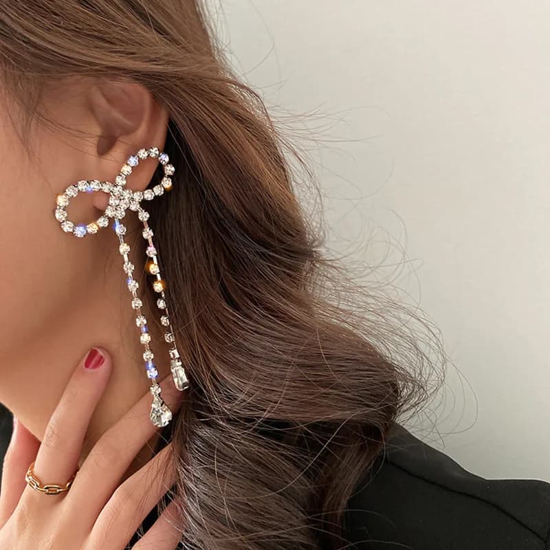 FYUAN Grande Bowknot di Cristallo Orecchini A Pendaglio Per le donne Geometrica Lungo Nappa Orecchini di Strass Dichiarazione Dei Monili