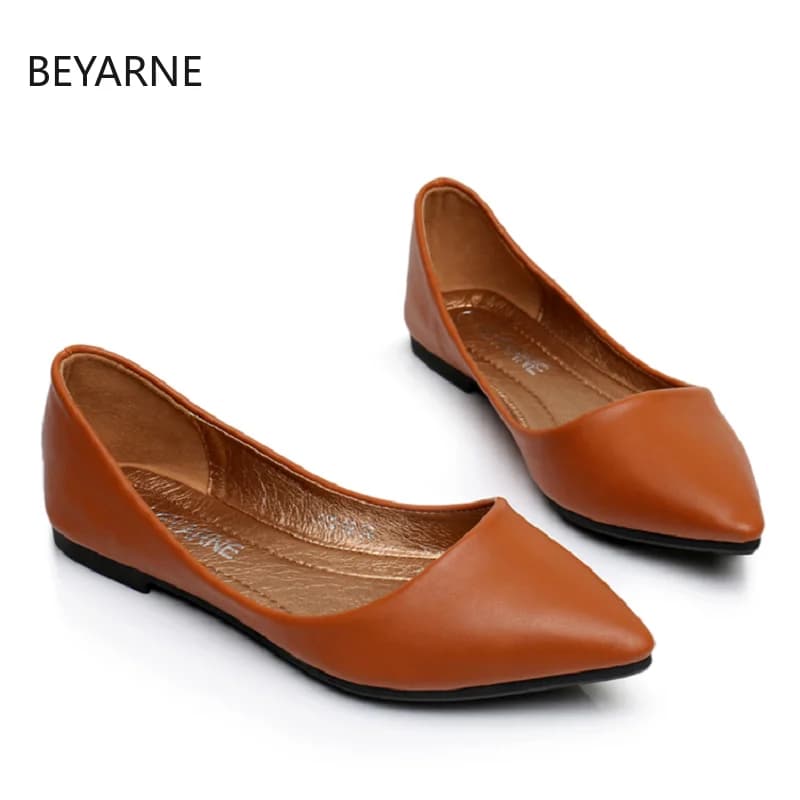 2025 Sandali da donna Scarpe da donna Scarpe basse in vera pelle Moda mocassini in pelle cuciti a mano Scarpe con foro femminile Scarpe basse da donna