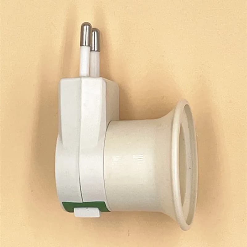 1 pz vendita calda pratico bianco E27 LED presa di luce a EU Plug Holder adattatore convertitore ON/OFF per lampadina lampada