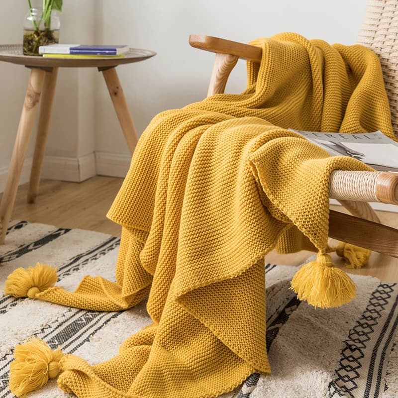 Coperta gialla per divano Coperta da tiro in maglia Solido morbido PomPom Nappe Coperta da viaggio 130x160 cm Divano per la casa Sedia Divano letto 50 "x 62"