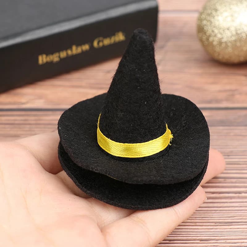 2 pezzi 1:12 casa delle bambole in miniatura mini cappelli da strega in feltro nero per la decorazione della casa delle bambole di Halloween accessori per bambole giochi per bambini giocattoli