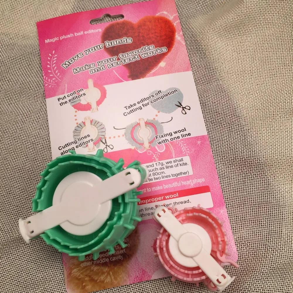 Spedizione gratuita pompon Maker sweet heart ball Pattern maker artigianato strumenti 2 dimensioni 50mm 70mm strumento per maglieria per ricamo