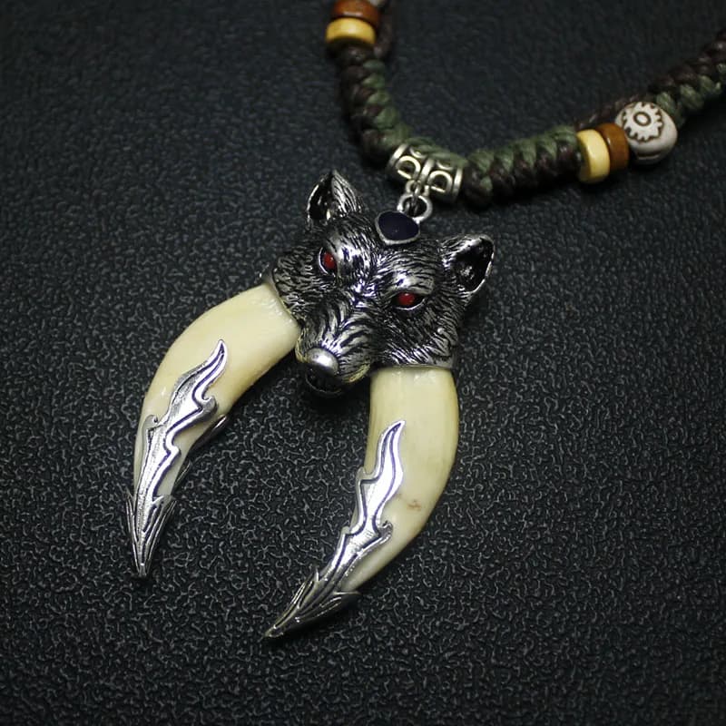 Necklace with wolf teeth Power Man Crew Neck Jungle Accessories Pendant with black teeth Fashion Wolverine