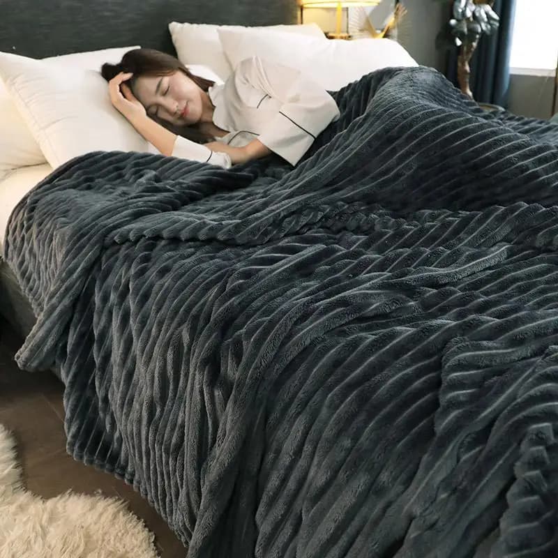 31 Skin-friendly Coral Velvet Sofa Bed Blanket Multipurpose Home Office Travel Nap Blanket Soft Warm Four Seasons Cover Blanket