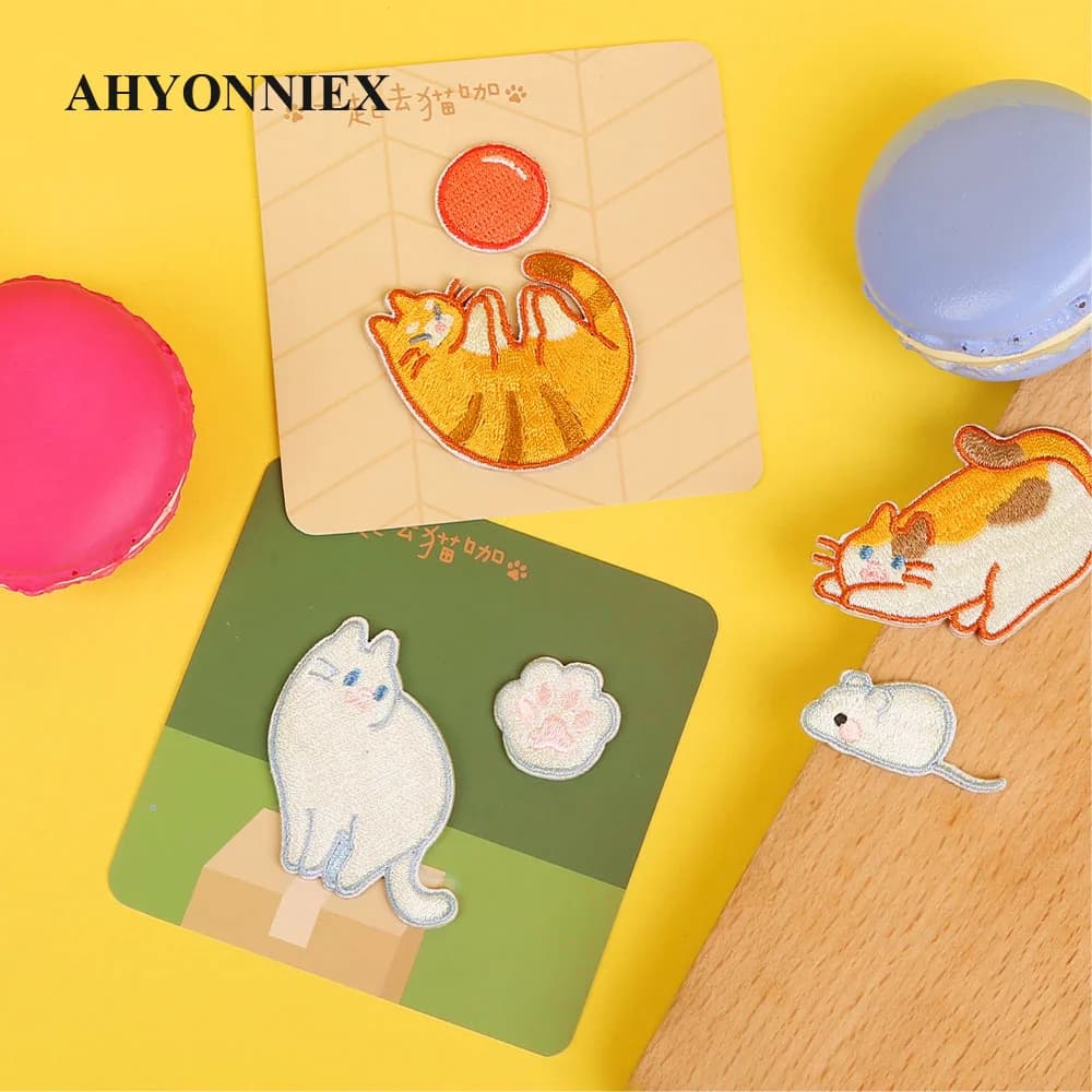 AHYONNIEX ricamo Cat Patch ferro sulle toppe per abbigliamento Jeans borse Applique per cucire simpatici animali Parches adesivi per vestiti fai da te