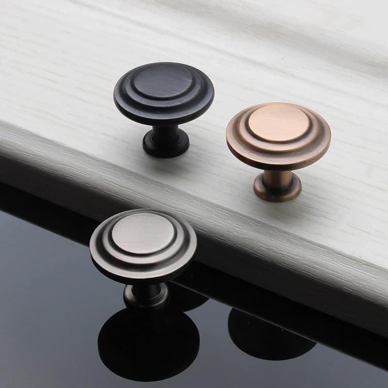 1Pc Antico Rotondo di Maniglie Per Mobili In Lega di Zinco Manopola Singolo Foro Tirare Cabinet Armadio Guardaroba Manopola Del Cassetto Della Cucina Hardwarea