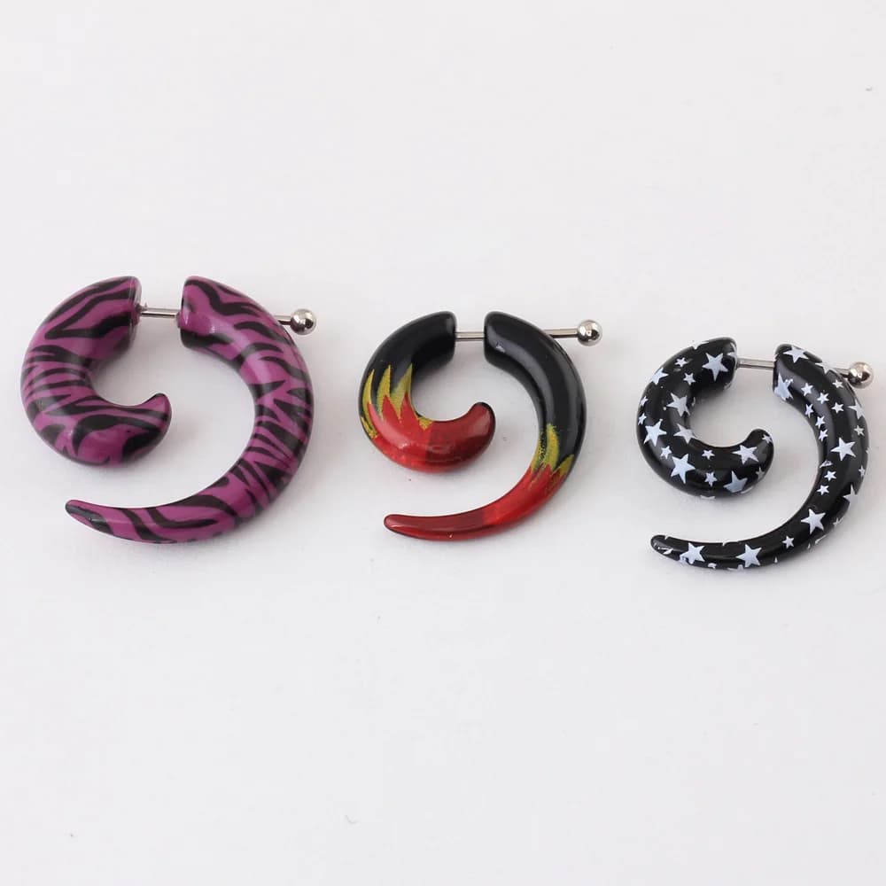 Alisouy 2 pezzi acrilico calibro a spirale tappo per le orecchie falso barella barella orecchini carne Piercing leopardo fiamma orecchini stile stella