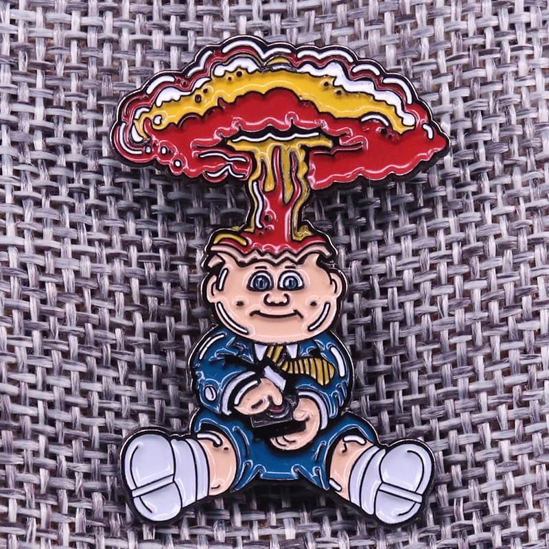 Spazzatura secchio bambini smalto pin anti-pop cultura spilla Adam Bomb distintivo divertente collezione regalo