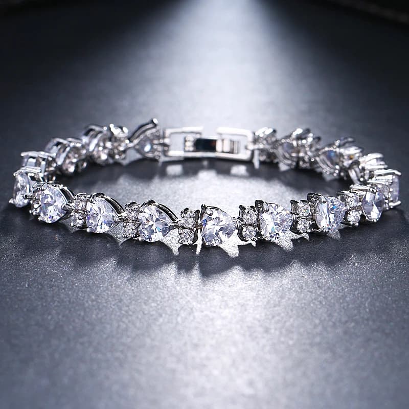 Emmaya Bracciali e braccialetti Nuovo braccialetto di design Moda a forma di cuore AAA Braccialetti con zirconi cubici Gioielli per le donne