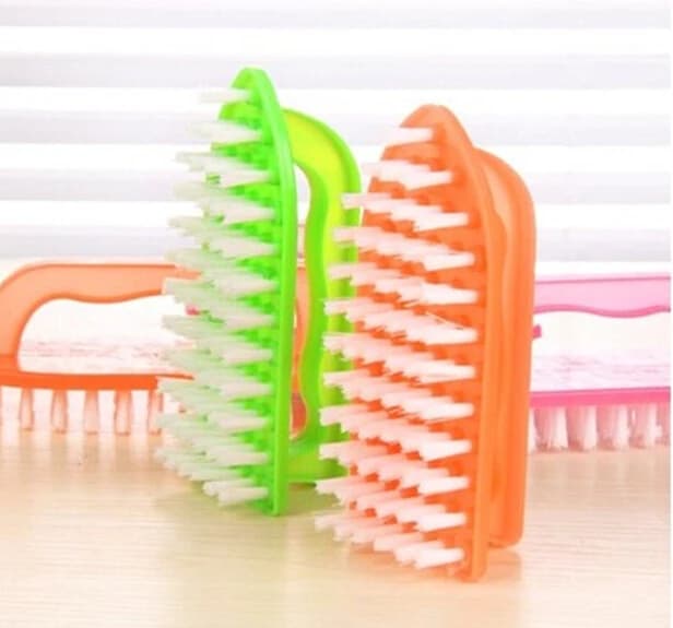 2PC Colore della caramella Spazzola di plastica durevole Spazzola per bucato Strumento di pulizia Lavori domestici Lavaggio a mano Spazzola per pulizia vestiti OK 0160