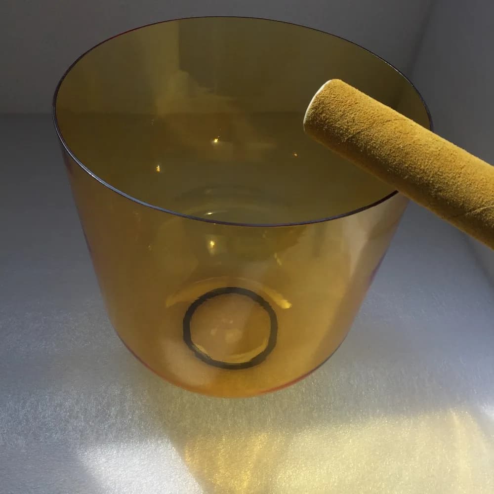 Standard 432HZ 3rd Octave yellow Crystal Singing Bowl size about 7.75 Inch in Perfect Musical Note "E", Solar plexus chakra