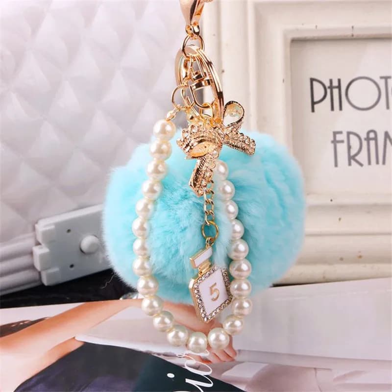 Portachiavi per borsa da donna per auto Catena di perle di moda Bottiglia di cristallo Fiocco Portachiavi con pompon Portachiavi con palline soffici Gioielli