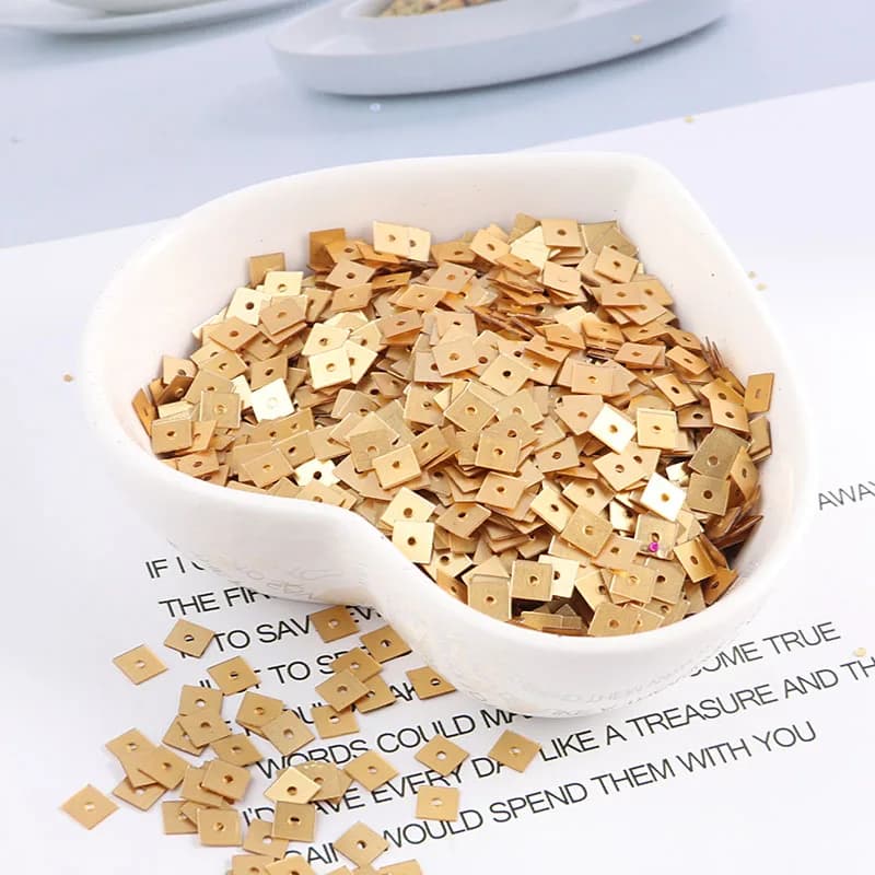 900 Pz/lotto 5mm Piatto di Forma Quadrata paillettes Paillettes cucito Mestiere di Nozze PVC Piatto Allentato Paillettes Per Le Donne Abbigliamento Accessori