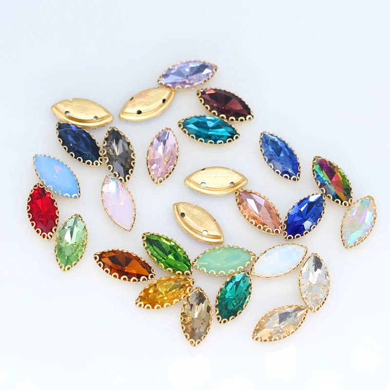 Nuovo arrivato! Occhio di cavallo di tutte le dimensioni, pietra di vetro di cristallo da cucire con retro piatto, cucire su strass, gioielli con artiglio in pizzo a 4 fori, decorazione dell'indumento
