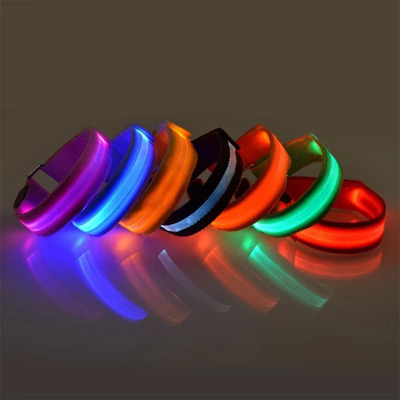 4 pezzi di fornitura equestre LED luminosi cinghie per gambe di cavallo cinture di avvertimento di sicurezza per equitazione cavalli visibili notturni decorazione legging