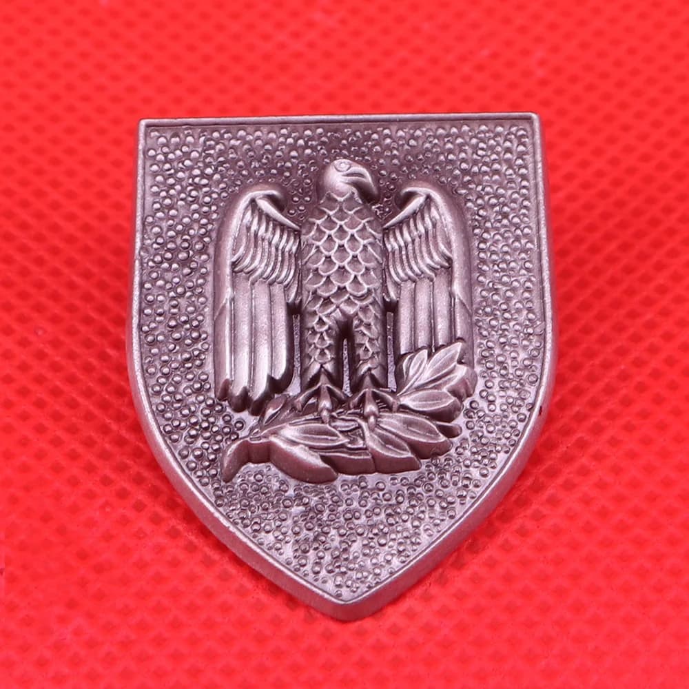 Eagle enamel pin men shield badge bird brooch retro hawk pins animal jewelry antique gift shirt jackets accessories