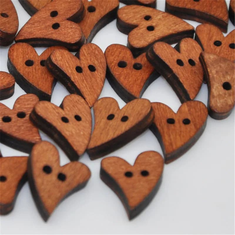 50 pezzi bottoni per cucire in legno a forma di cuore scrapbooking fai da te in legno marrone 2 fori bottoni per accessori artigianali WB140