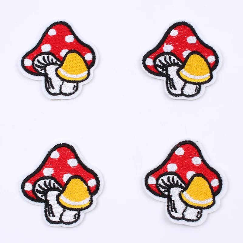 10 pz/lotto Cartoon Funghi Adesivi Patch di Ferro Sulla Verdura per I Vestiti Del Bambino Capretti Dei Jeans Borse FAI DA TE Appliques A Mano Cappotti Distintivo