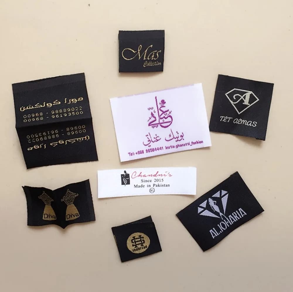 1000 pezzi etichette per abbigliamento tessute di marca con logo personalizzato etichette per vestiti, borse per indumenti personalizzate nome parrucca per capelli camicia etichetta principale etichetta