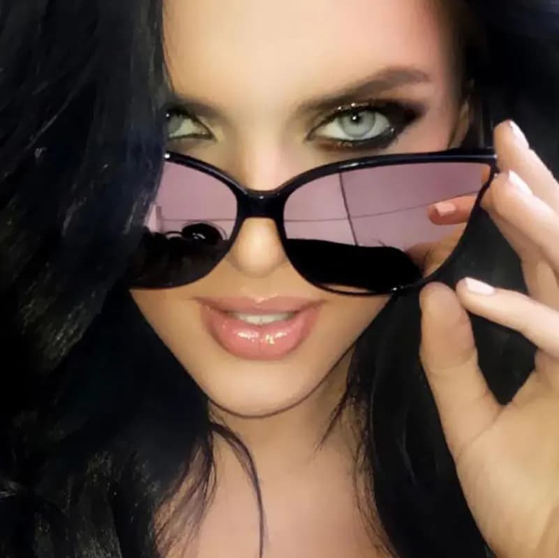Stylish cat eye sunglasses Woman Color Luxury popular Sunglasses Men Woman Twin Beam Oversized Sun Glasses Oculos De Sol UV400