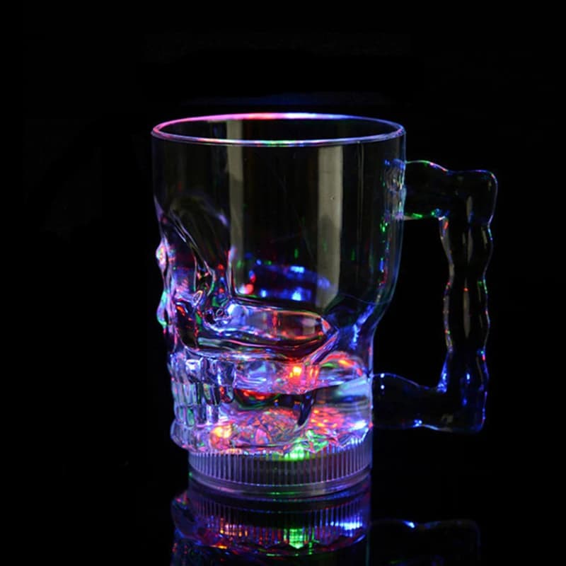 Regali creativi LED Colorato Lampeggiante testa Del Cranio Coppa, Tazza di Whisky, matrimonio, bar, celebrazione puntelli incandescente giocattoli