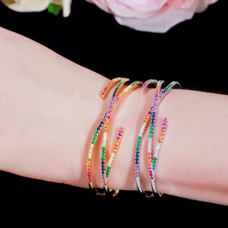 Pera Squisito Multicolor CZ Impostazione geometrica X Forma Croce Grande polsino aperto Bnagles Baguette per le donne Accessori gioielli Z048